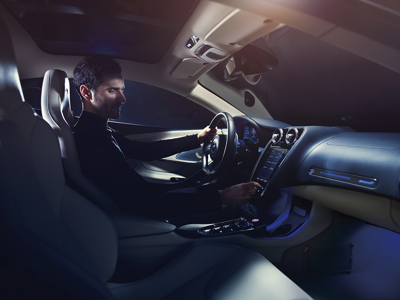 互いの共鳴がユーザーの好奇心を刺激する、スーパーカーと時計の話