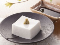 こだわりの伝統製法を今に伝える老舗。角濱ごまとうふ総本舗。