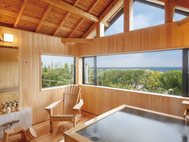 晴れた日の昇る朝日に感動! 全室180°海が見渡せるオーシャンビュー。