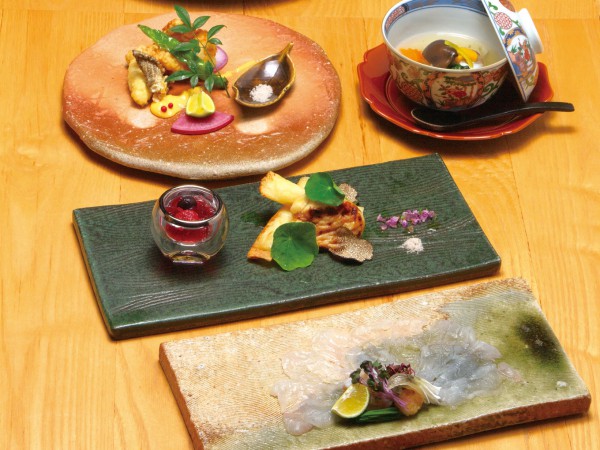新しくも伝統のある新感覚の和食 冬の味覚「淡路島3年とらふぐ」を楽しむ。