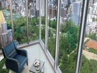 都市の緑景を抱く。