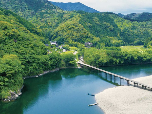 涼感あふれる絶景。高知の清流を楽しみ尽くす。