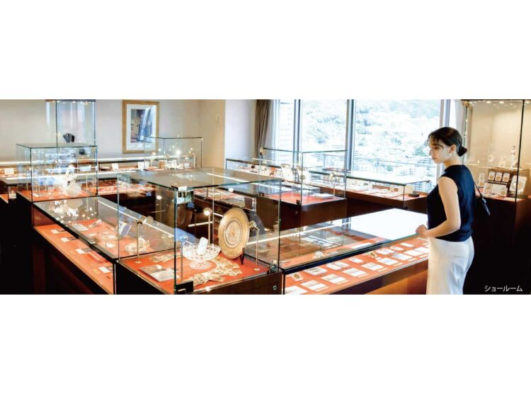 現金を地金型コインに変えて、資産を守る。