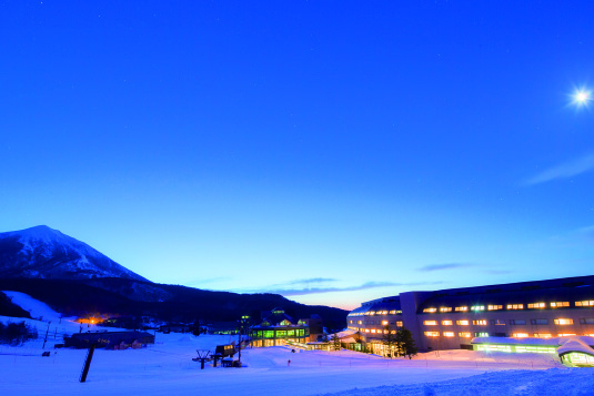 磐梯山温泉ホテル by 星野リゾート 1泊2食付ペア宿泊券＋星野リゾート ネコマ マウンテン ペアリフト券（1日券）