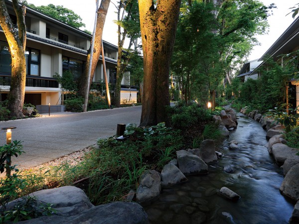 京都「下鴨神社」の森に抱かれ凛然と佇む邸宅、ついに完成。