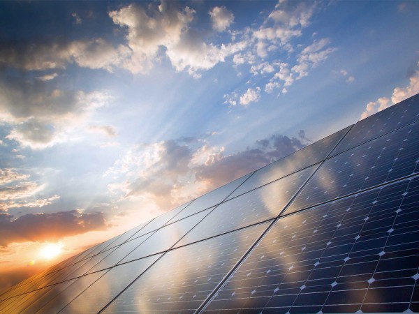 「太陽光発電投資なら今年度中に」の根拠とは。