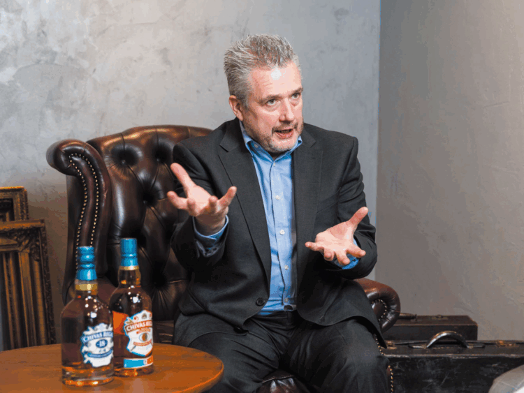 2種の樽材をひとつの樽に用いた業界初の試みが話題！伝統を継承しながら革新を追い求める『シーバスリーガル』の挑戦とは？