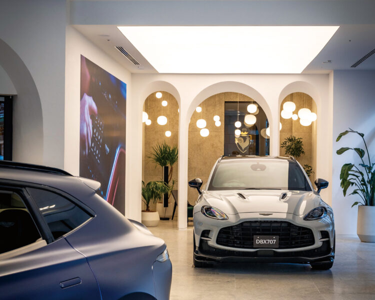 2024年4月5日、ザ・ペニンシュラ東京に『Aston Martin Ginza』がグランドオープン！