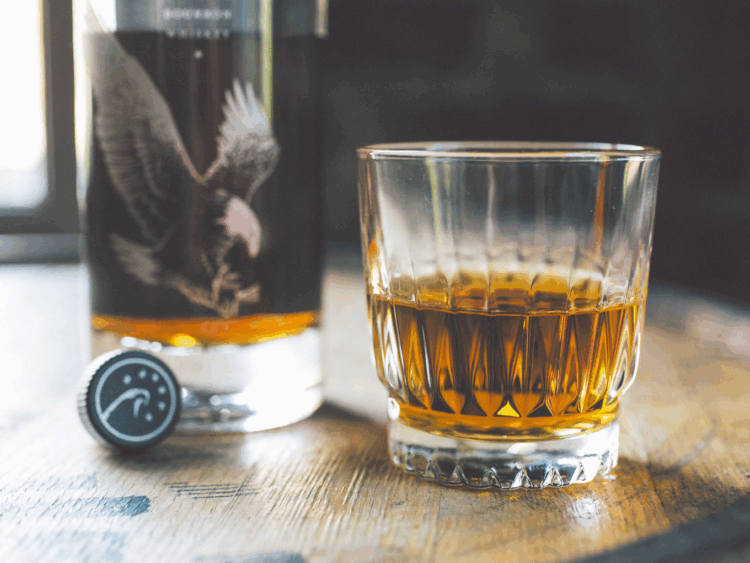 全米で人気が加速中のプレミアムバーボン！蒸留所『バッファロー・トレースディスティラリー』を明治屋がご紹介！