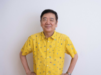 10年ぶりの上演となる名作『朝日のような夕日をつれて2024』の公演を控え、作・演出を手がける鴻上尚史が語る！
