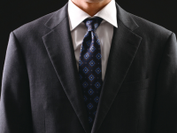 職人技が光る“王の感触”ネクタイ。成和が贈るロイヤルタッチの逸品