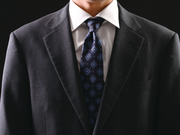 職人技が光る“王の感触”ネクタイ。成和が贈るロイヤルタッチの逸品