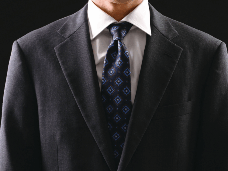 職人技が光る“王の感触”ネクタイ。成和が贈るロイヤルタッチの逸品